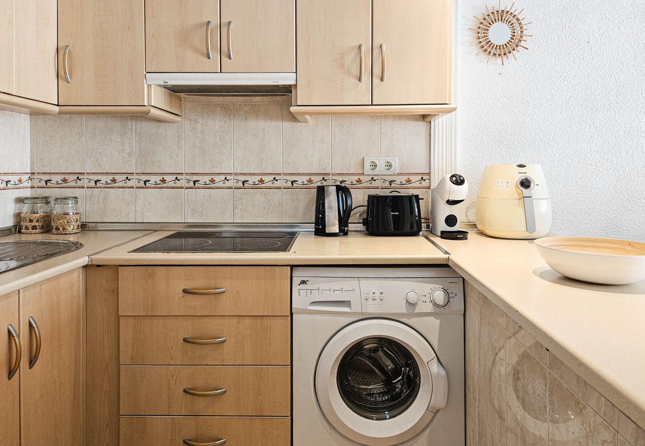 Apartamento en Benalmádena - Apartamento de 1 dormitorio con jardín  para 2 personas, estacionamiento, junto a la playa