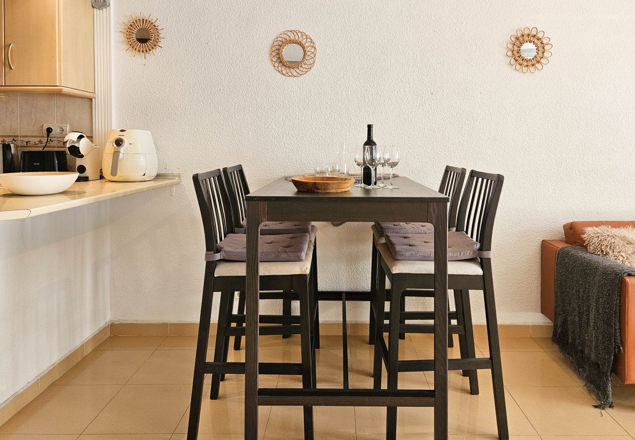 Apartamento en Benalmádena - Apartamento de 1 dormitorio con jardín  para 2 personas, estacionamiento, junto a la playa