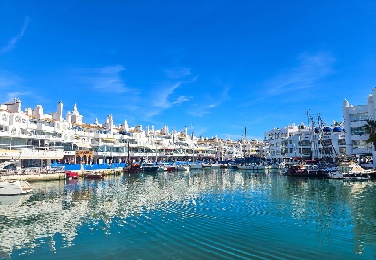 Apartamento en Benalmádena - Apartamento de 1 dormitorio con jardín  para 2 personas, estacionamiento, junto a la playa