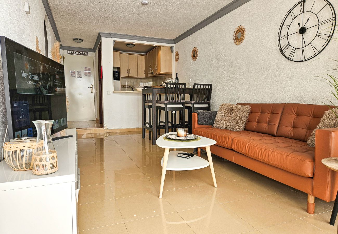 Apartamento en Benalmádena - Apartamento de 1 dormitorio con jardín  para 2 personas, estacionamiento, junto a la playa