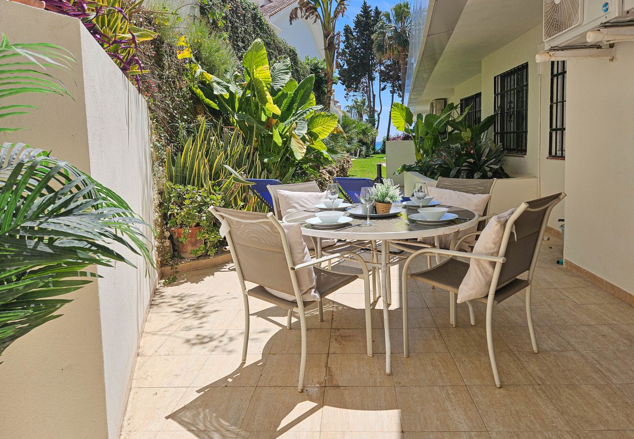 Apartamento en Benalmádena - Apartamento de 1 dormitorio con jardín  para 2 personas, estacionamiento, junto a la playa
