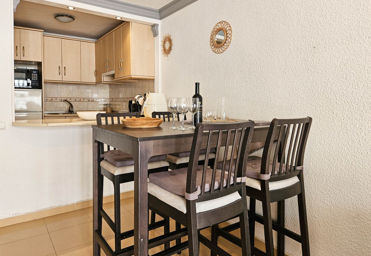 Apartamento en Benalmádena - Apartamento de 1 dormitorio con jardín  para 2 personas, estacionamiento, junto a la playa