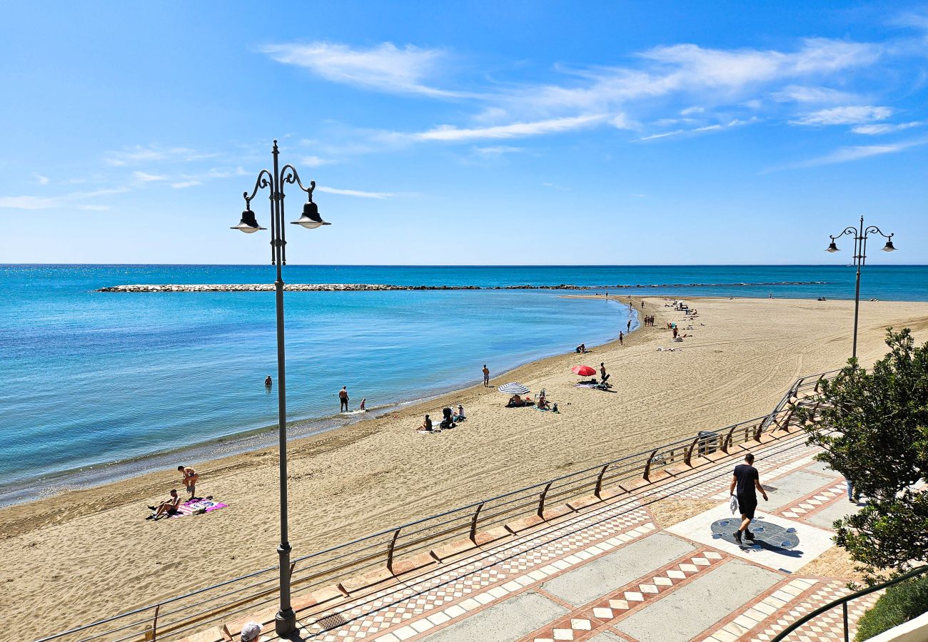 Apartamento en Benalmádena - Apartamento de 1 dormitorio con jardín  para 2 personas, estacionamiento, junto a la playa