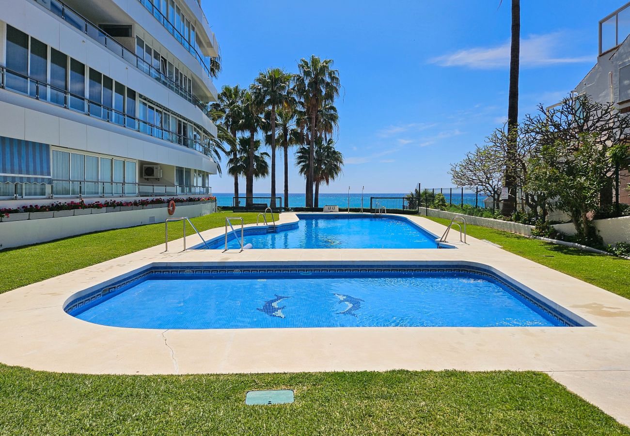 Apartamento en Benalmádena - Apartamento de 1 dormitorio con jardín  para 2 personas, estacionamiento, junto a la playa