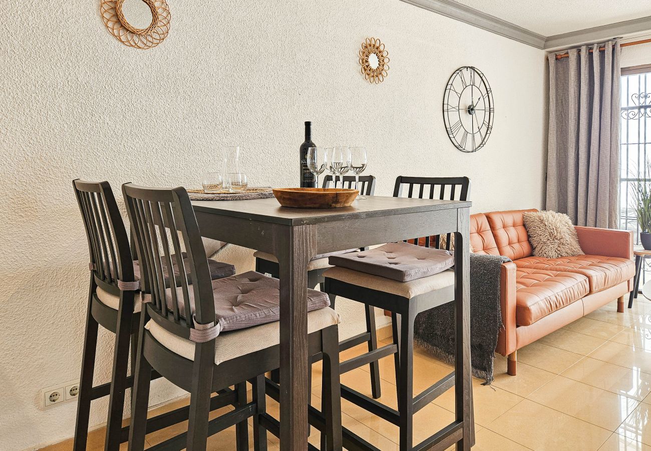 Apartamento en Benalmádena - Apartamento de 1 dormitorio con jardín  para 2 personas, estacionamiento, junto a la playa