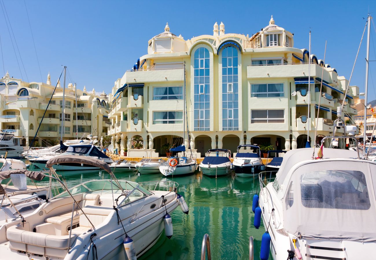 Apartamento en Benalmádena - Apartamento de 1 dormitorio con jardín  para 2 personas, estacionamiento, junto a la playa