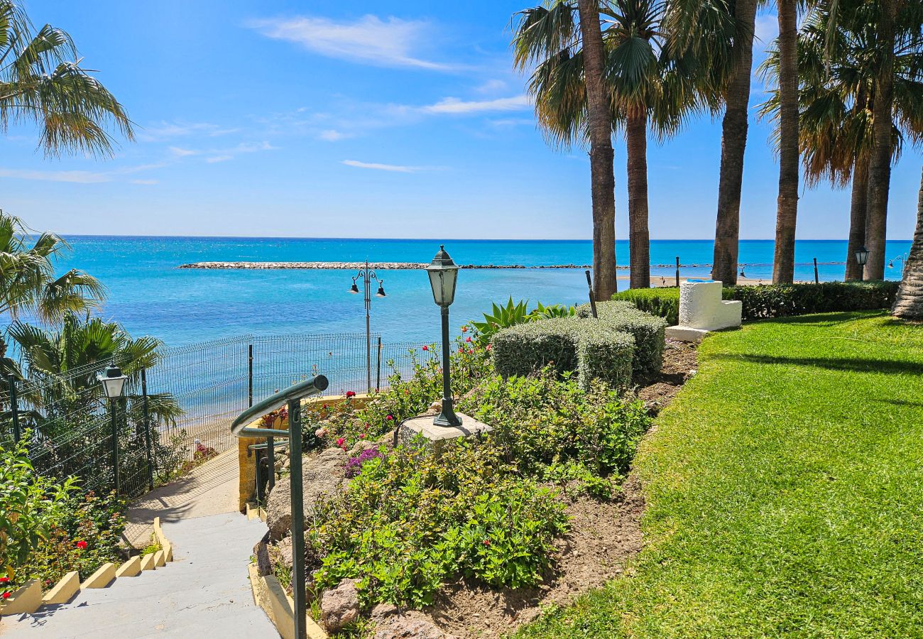 Apartamento en Benalmádena - Apartamento de 1 dormitorio con jardín  para 2 personas, estacionamiento, junto a la playa