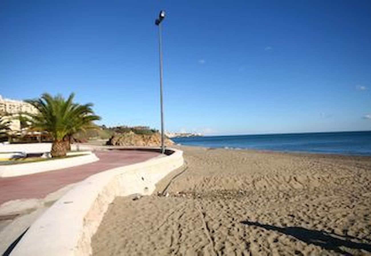 Apartamento en Fuengirola - Apartamento de dos habitaciones en alquiler cerca de Fuengirola