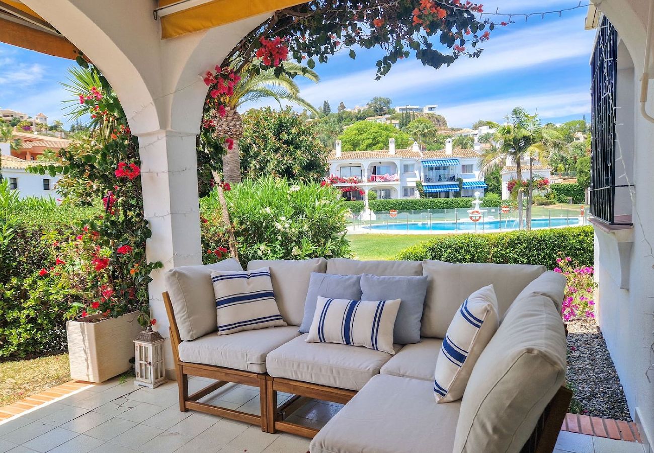 Apartamento en Benahavís - Moderno apartamento de 2 dormitorios con jardín en Benahavis