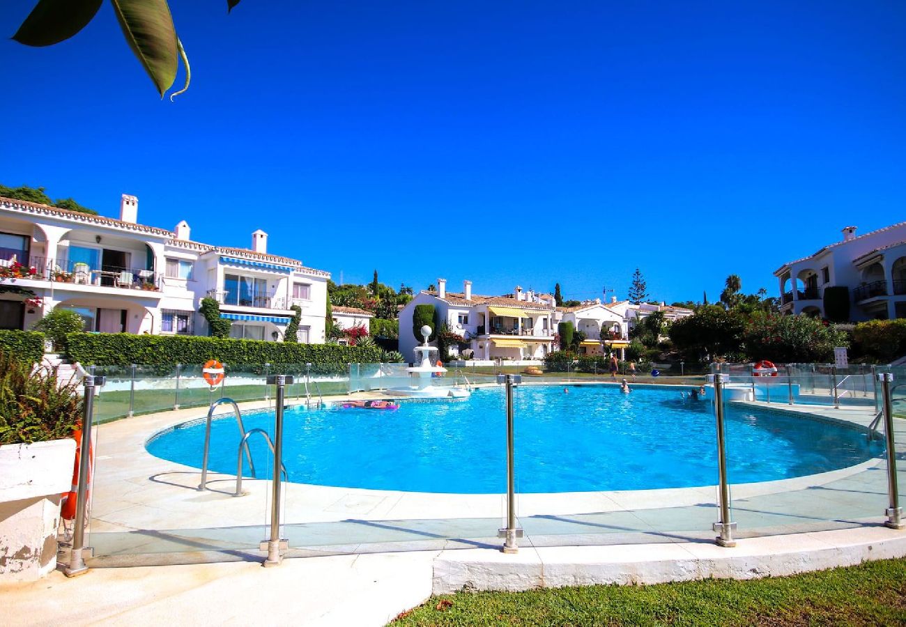 Apartamento en Benahavís - Moderno apartamento de 2 dormitorios con jardín en Benahavis