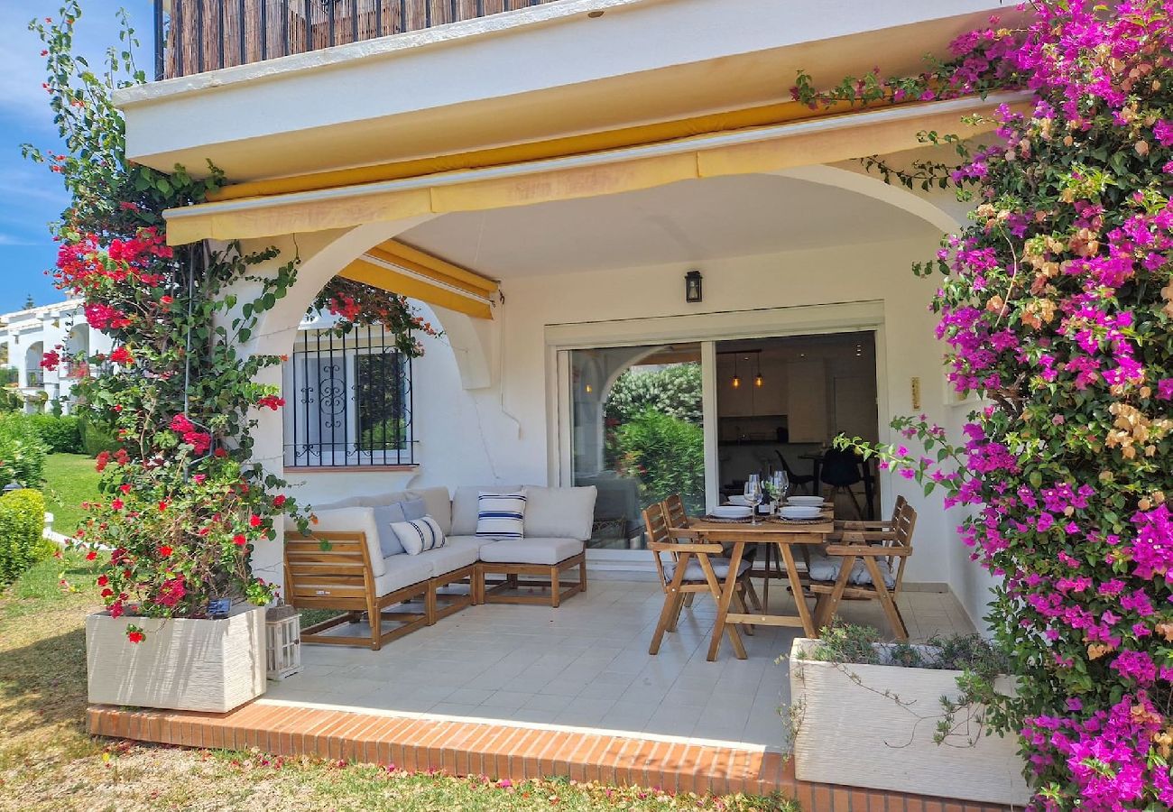 Apartamento en Benahavís - Moderno apartamento de 2 dormitorios con jardín en Benahavis