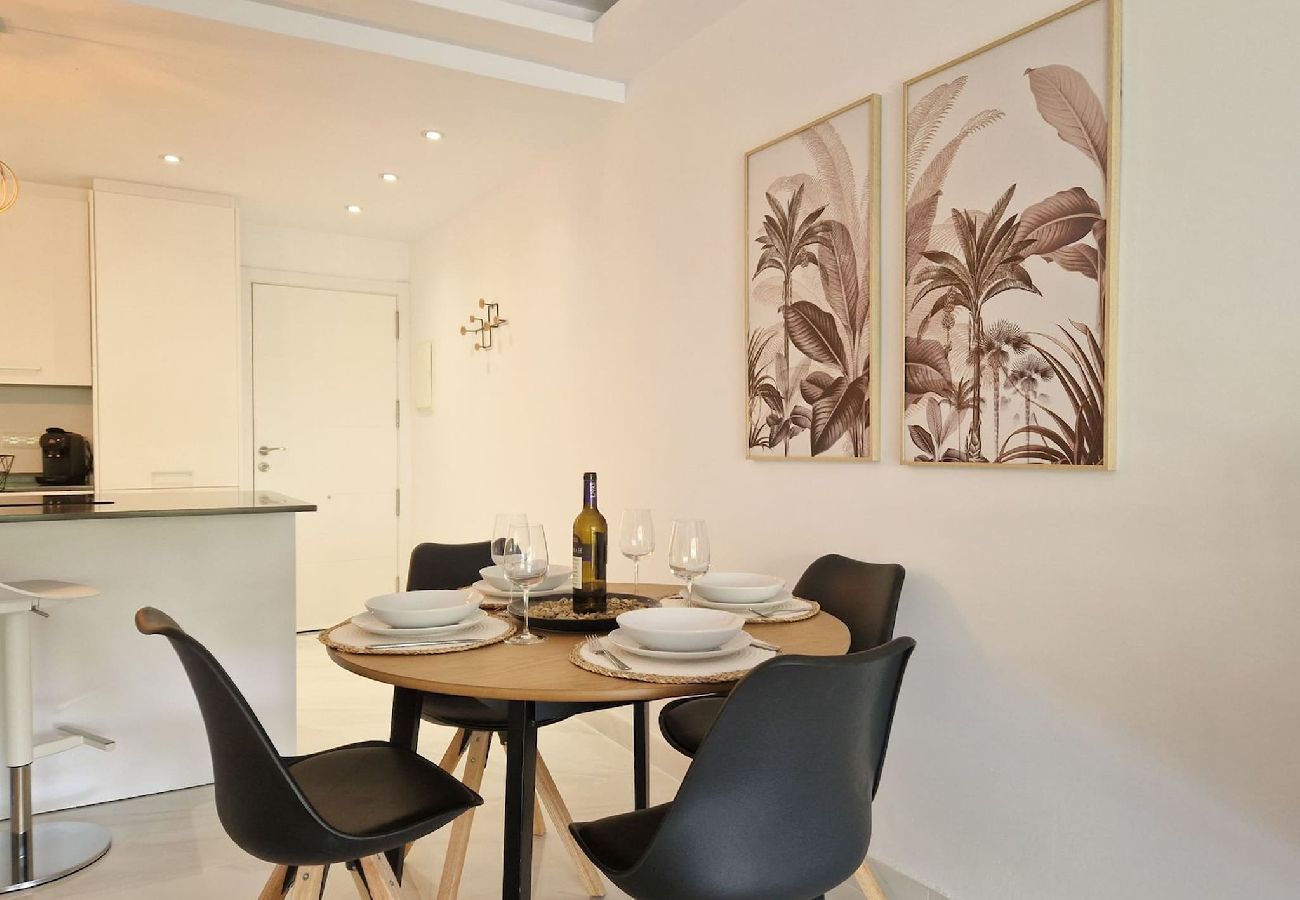 Apartamento en Benahavís - Moderno apartamento de 2 dormitorios con jardín en Benahavis