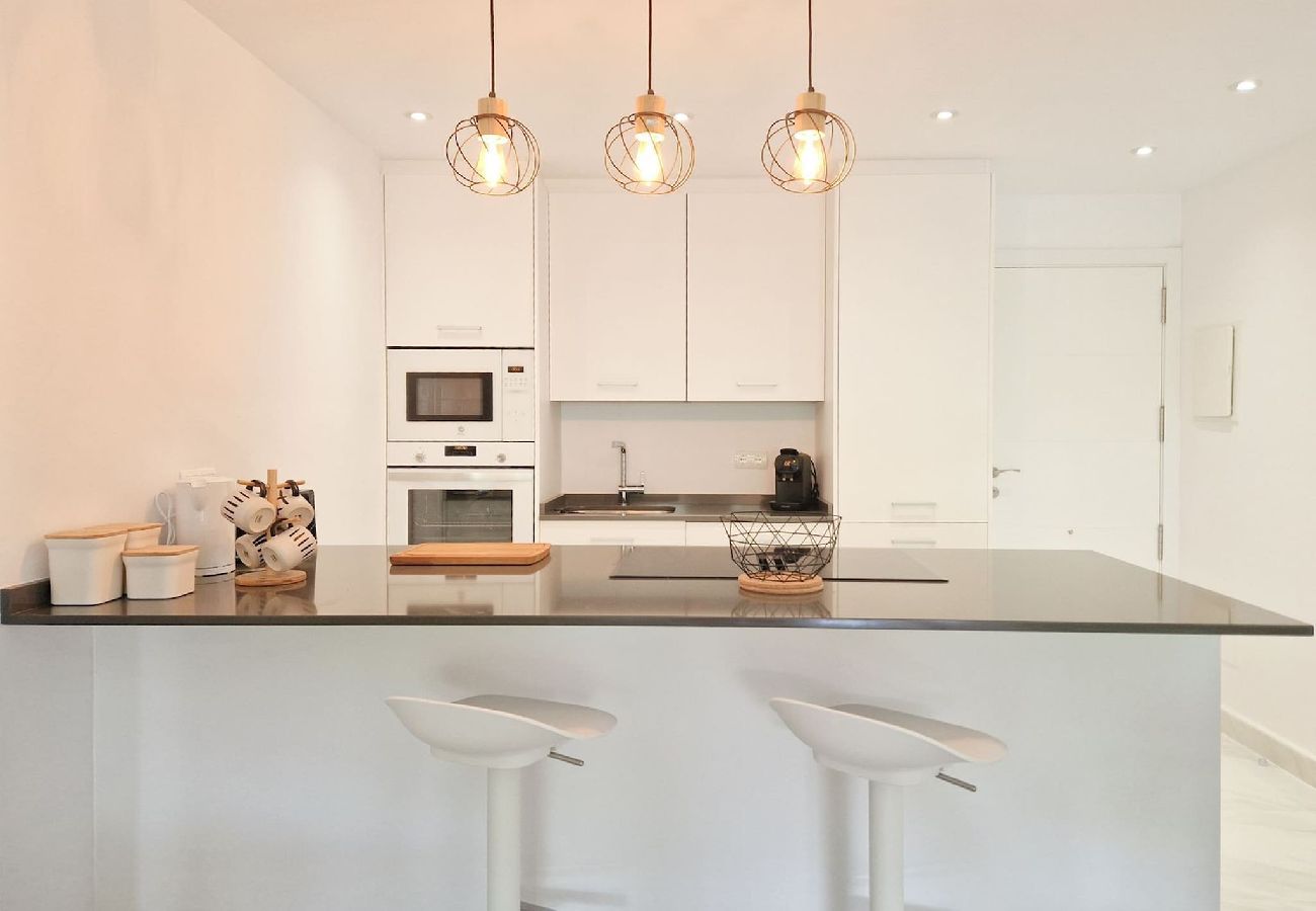 Apartamento en Benahavís - Moderno apartamento de 2 dormitorios con jardín en Benahavis