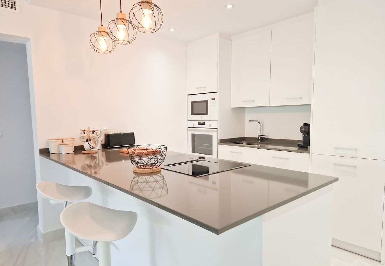 Apartamento en Benahavís - Moderno apartamento de 2 dormitorios con jardín en Benahavis