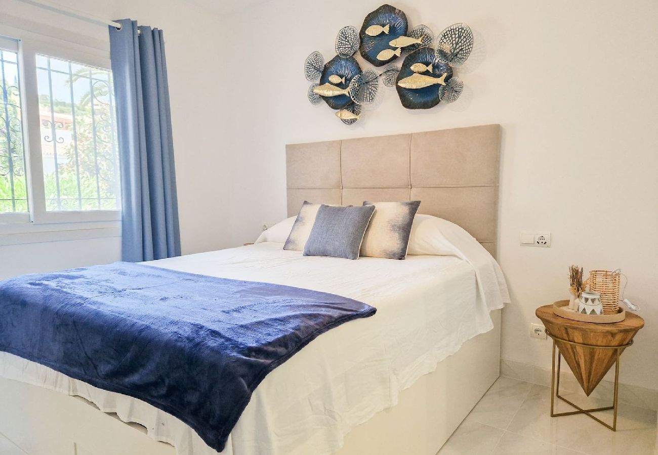 Apartamento en Benahavís - Moderno apartamento de 2 dormitorios con jardín en Benahavis