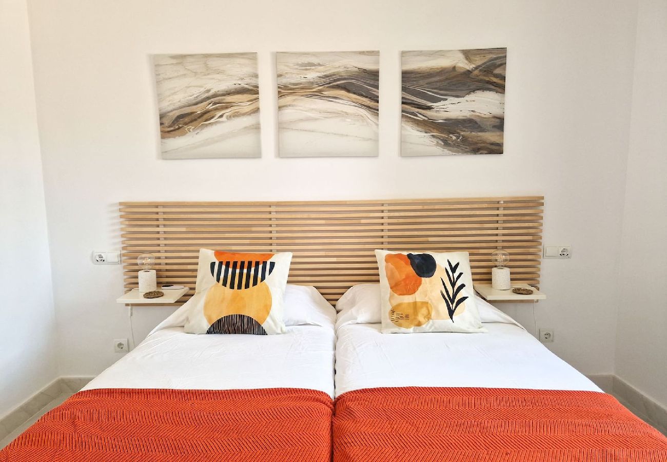 Apartamento en Benahavís - Moderno apartamento de 2 dormitorios con jardín en Benahavis