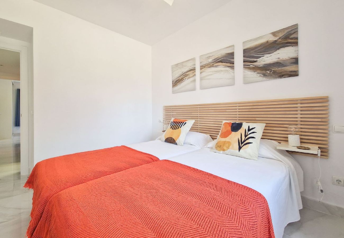 Apartamento en Benahavís - Moderno apartamento de 2 dormitorios con jardín en Benahavis
