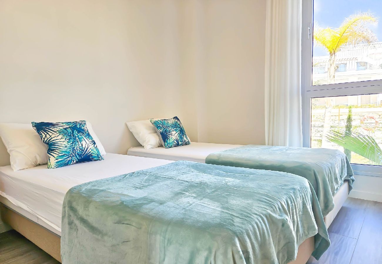 Apartamento en Estepona - Apartamento de 2 dormitorios en Le Mirage III, Cancelada