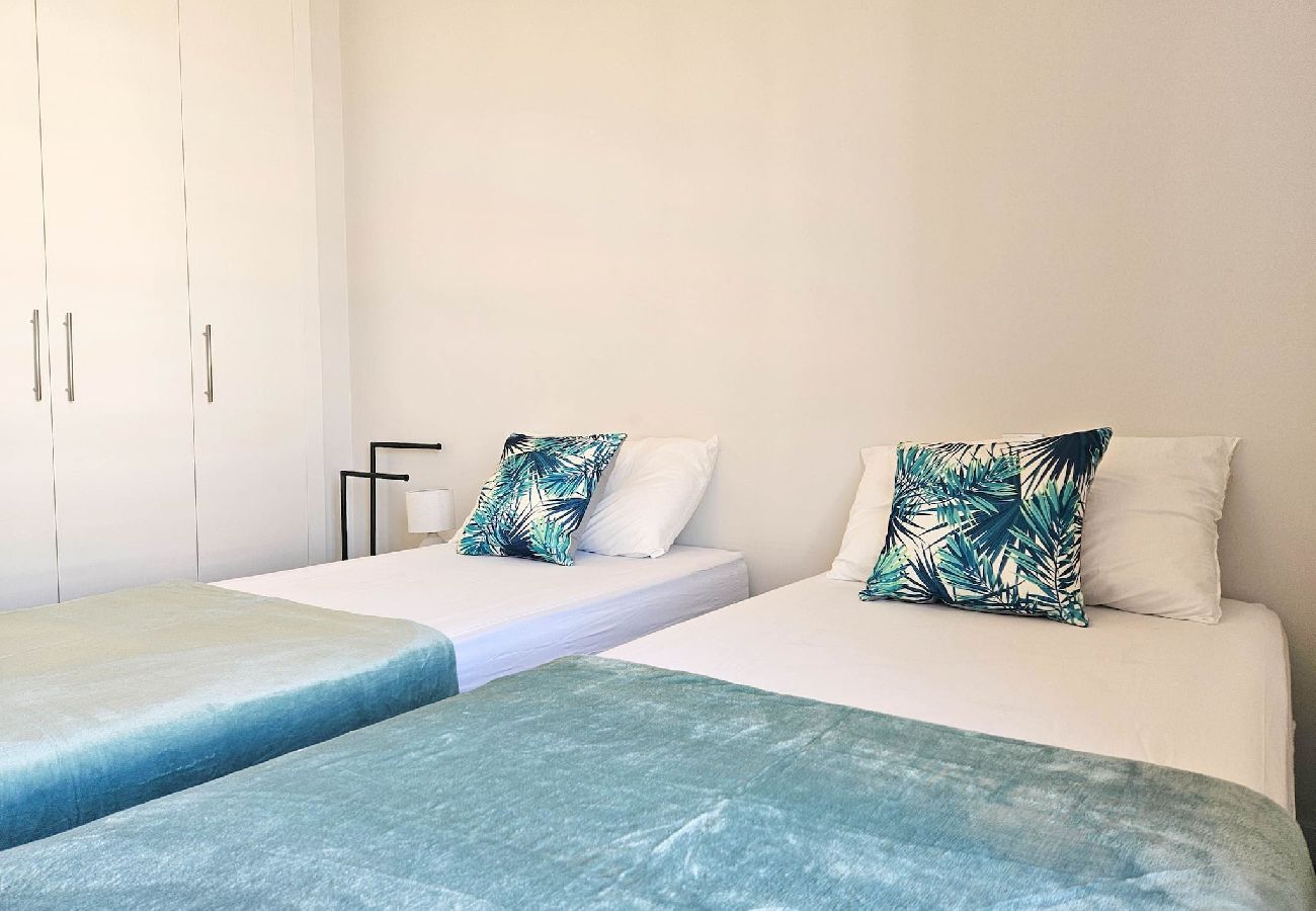 Apartamento en Estepona - Apartamento de 2 dormitorios en Le Mirage III, Cancelada