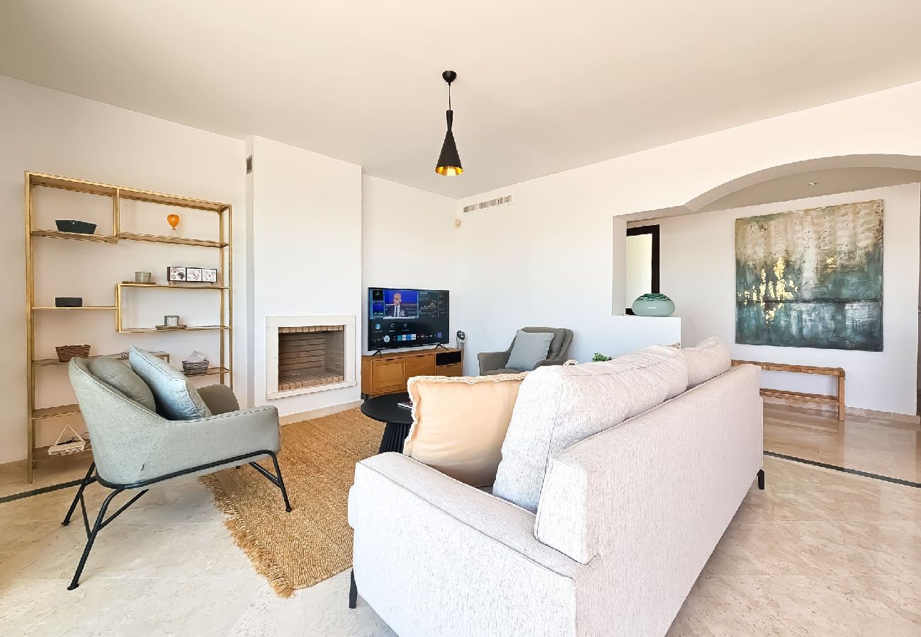 Apartamento en Casares - Ático moderno de 3 dormitorios en Casares Costa + BBQ