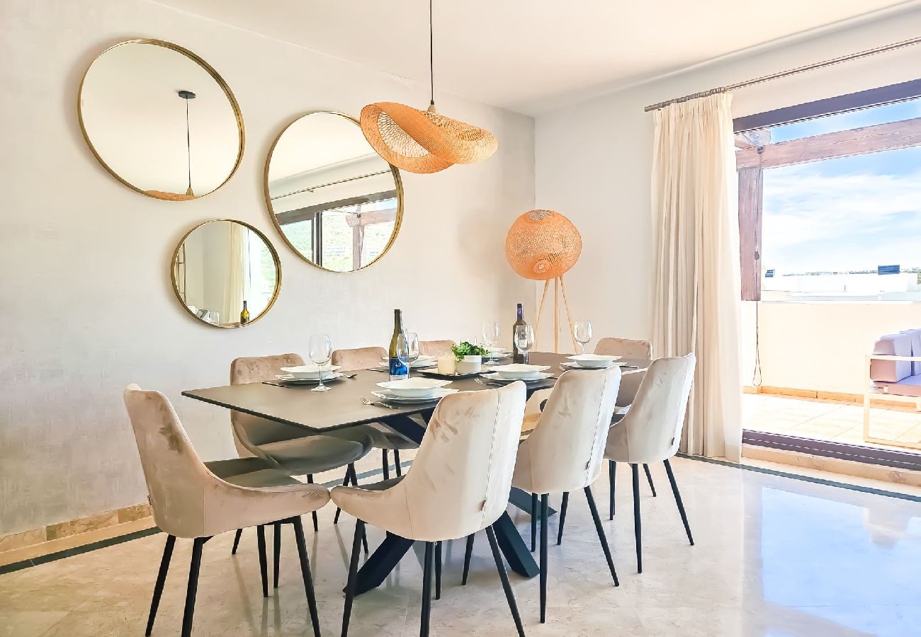 Apartamento en Casares - Ático moderno de 3 dormitorios en Casares Costa + BBQ
