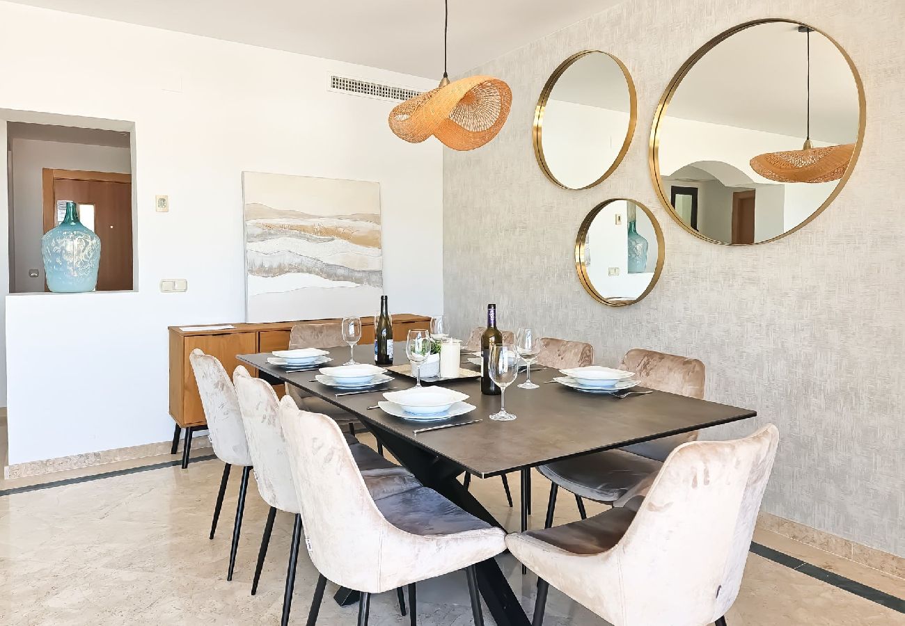 Apartamento en Casares - Ático moderno de 3 dormitorios en Casares Costa + BBQ