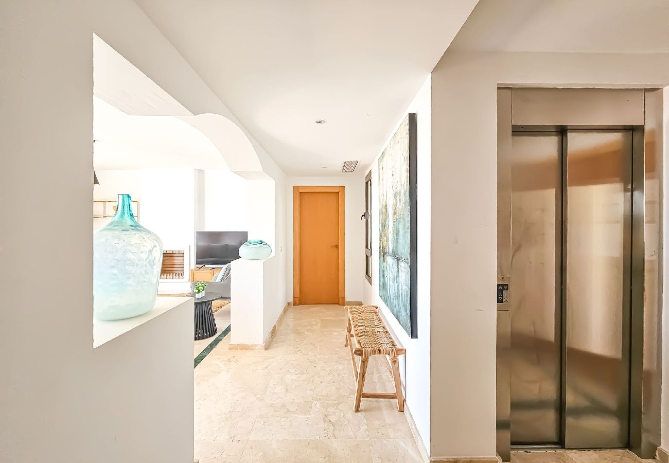 Apartamento en Casares - Ático moderno de 3 dormitorios en Casares Costa + BBQ