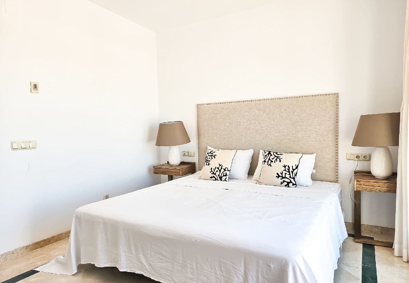 Apartamento en Casares - Ático moderno de 3 dormitorios en Casares Costa + BBQ