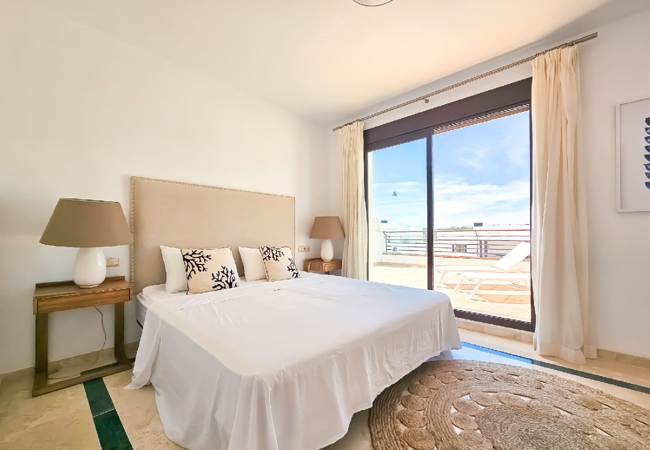 Apartamento en Casares - Ático moderno de 3 dormitorios en Casares Costa + BBQ
