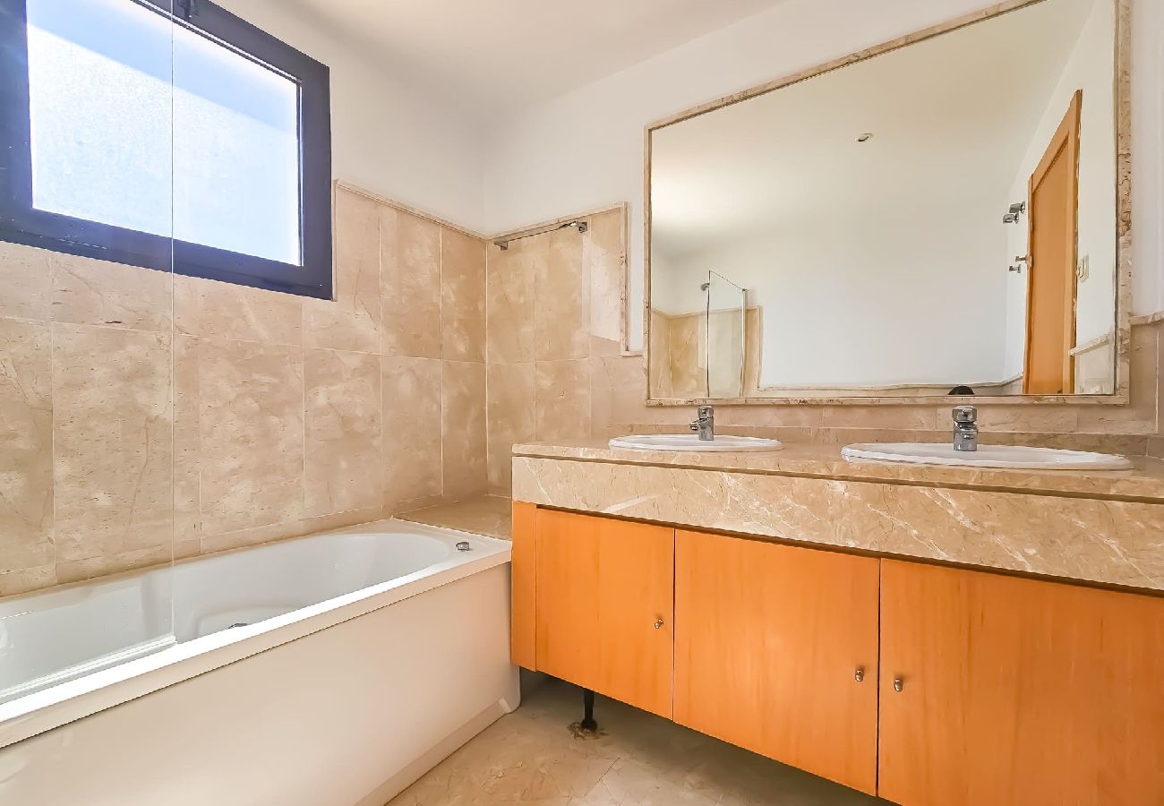 Apartamento en Casares - Ático moderno de 3 dormitorios en Casares Costa + BBQ