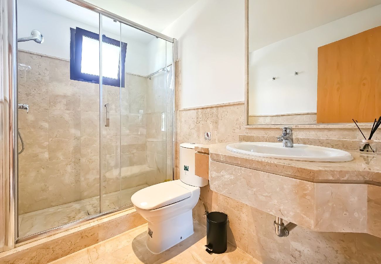 Apartamento en Casares - Ático moderno de 3 dormitorios en Casares Costa + BBQ