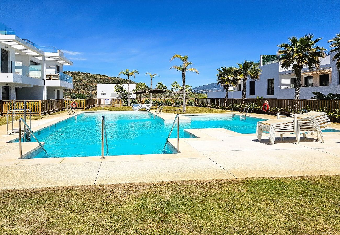 Apartamento en La Cala de Mijas - Moderno apartamento de 3 dormitorios con jardín junto a la piscina Casa Banderas