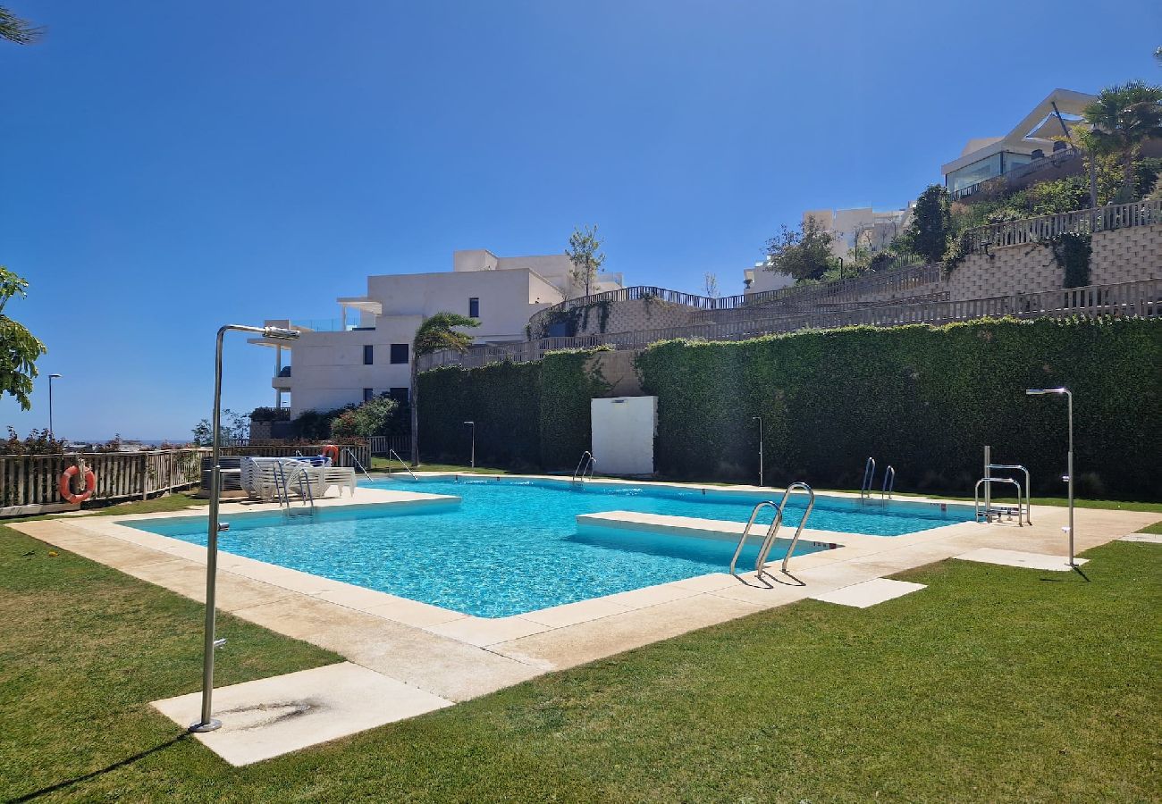 Apartamento en La Cala de Mijas - Moderno apartamento de 3 dormitorios con jardín junto a la piscina Casa Banderas