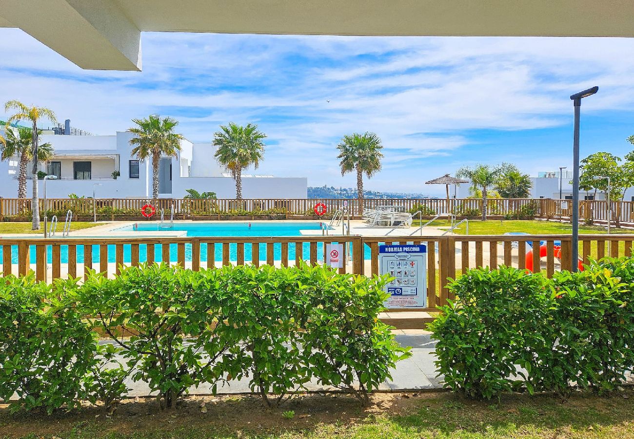 Apartamento en La Cala de Mijas - Moderno apartamento de 3 dormitorios con jardín junto a la piscina Casa Banderas