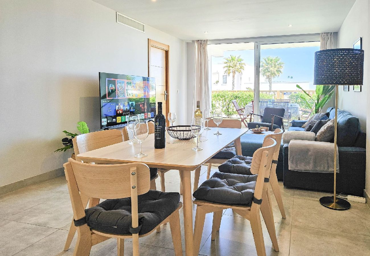 Apartamento en La Cala de Mijas - Moderno apartamento de 3 dormitorios con jardín junto a la piscina Casa Banderas