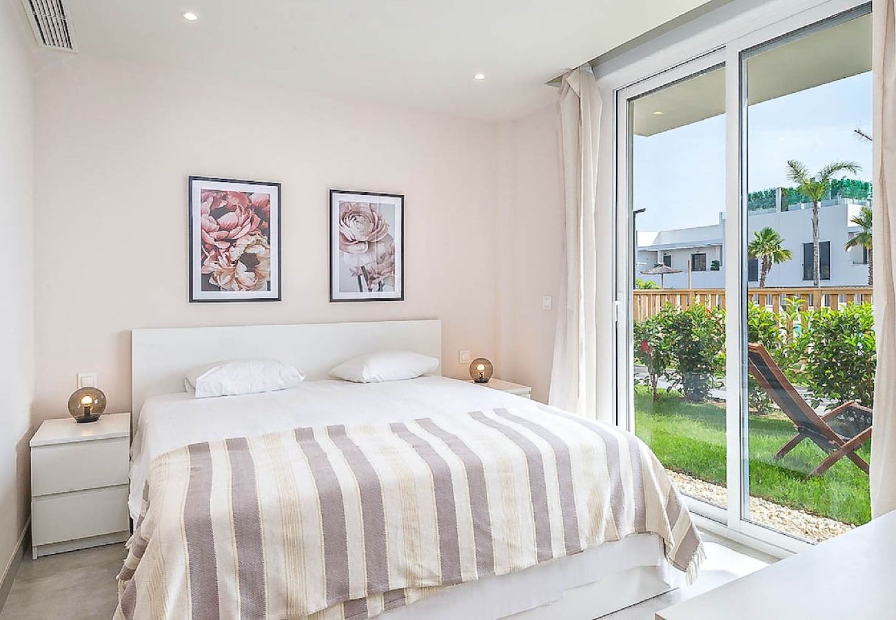 Apartamento en La Cala de Mijas - Moderno apartamento de 3 dormitorios con jardín junto a la piscina Casa Banderas