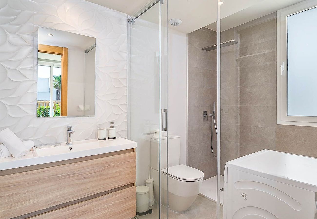 Apartamento en La Cala de Mijas - Moderno apartamento de 3 dormitorios con jardín junto a la piscina Casa Banderas