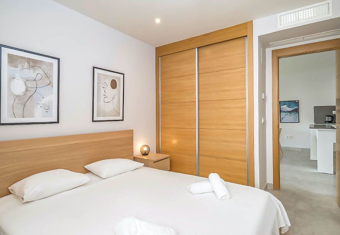 Apartamento en La Cala de Mijas - Moderno apartamento de 3 dormitorios con jardín junto a la piscina Casa Banderas