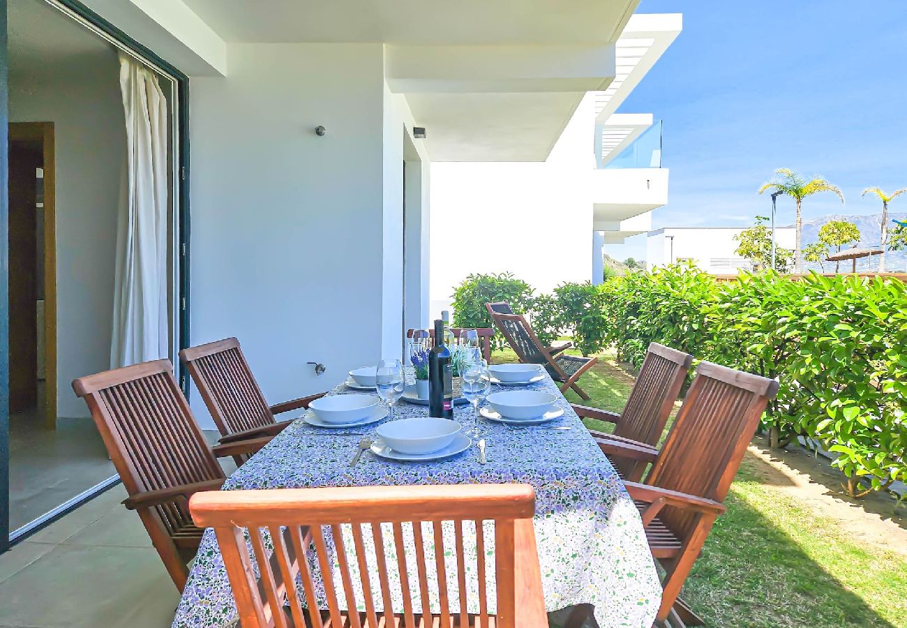 Apartamento en La Cala de Mijas - Moderno apartamento de 3 dormitorios con jardín junto a la piscina Casa Banderas