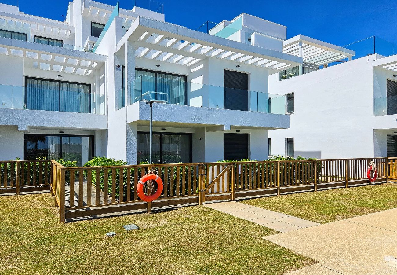 Apartamento en La Cala de Mijas - Moderno apartamento de 3 dormitorios con jardín junto a la piscina Casa Banderas