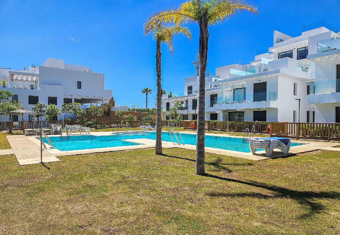 Apartamento en La Cala de Mijas - Moderno apartamento de 3 dormitorios con jardín junto a la piscina Casa Banderas