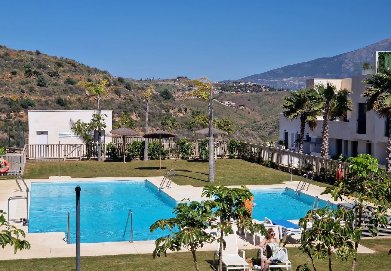 Apartamento en La Cala de Mijas - Moderno apartamento de 3 dormitorios con jardín junto a la piscina Casa Banderas