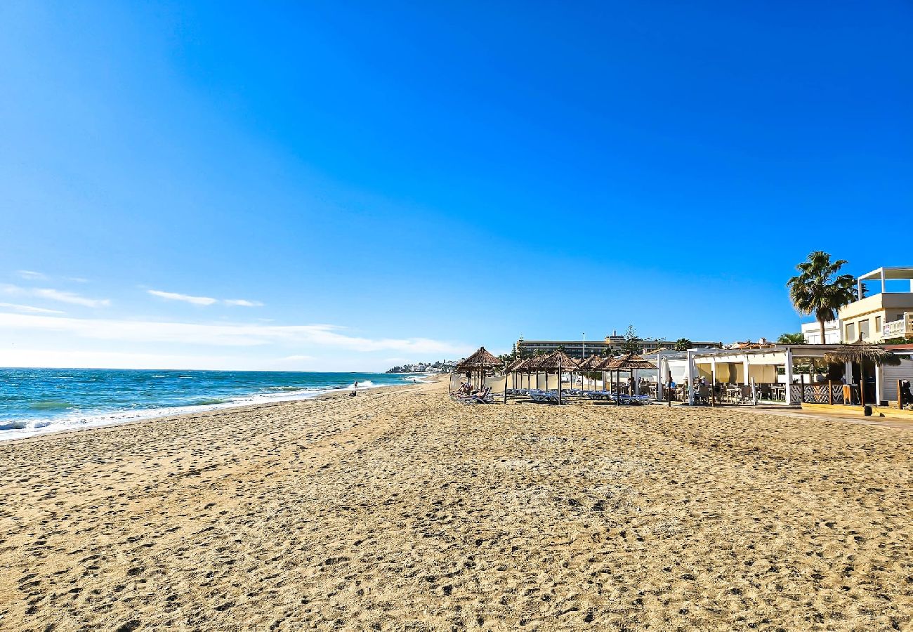 Apartamento en La Cala de Mijas - Moderno apartamento de 3 dormitorios con jardín junto a la piscina Casa Banderas