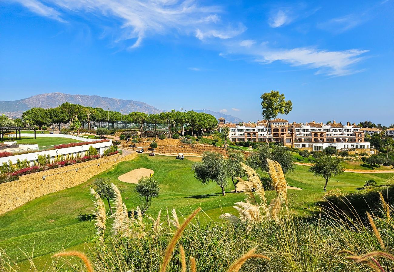 Apartamento en La Cala de Mijas - Moderno apartamento de 3 dormitorios con jardín junto a la piscina Casa Banderas