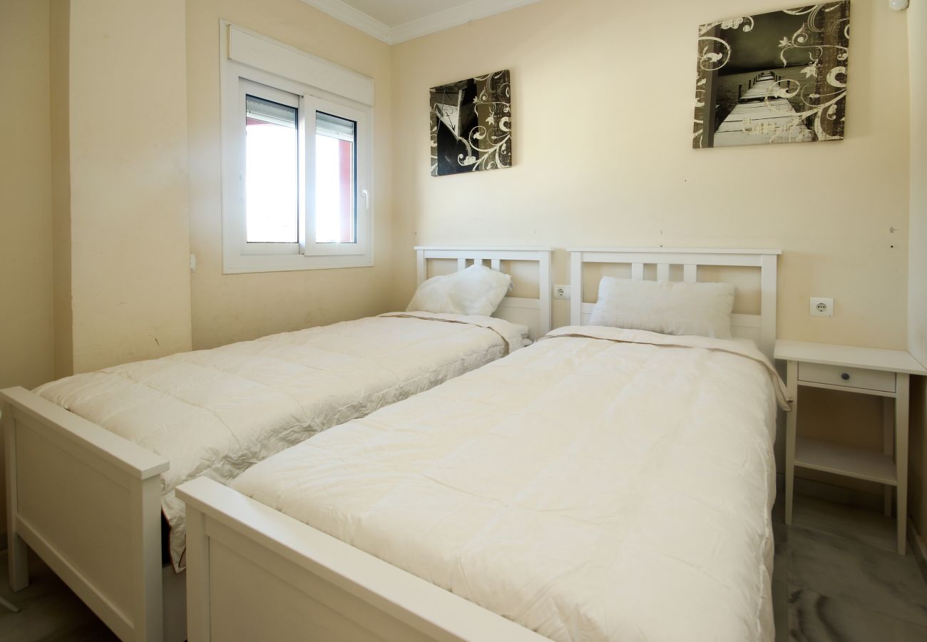 Apartamento en Estepona - Atico de 2 dormitorios en Punta Plata Beach Estepona a 50m de la playa