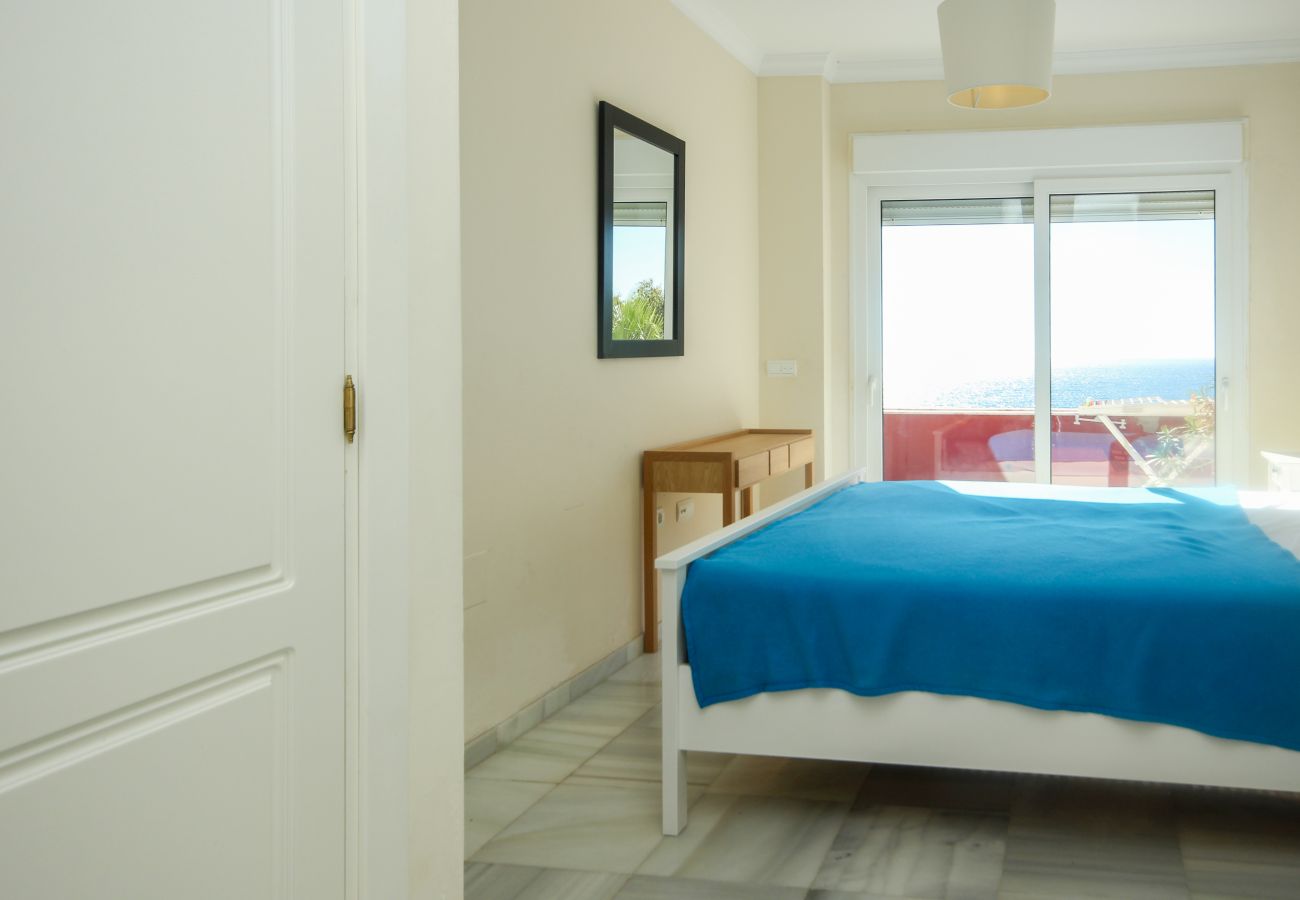 Apartamento en Estepona - Atico de 2 dormitorios en Punta Plata Beach Estepona a 50m de la playa