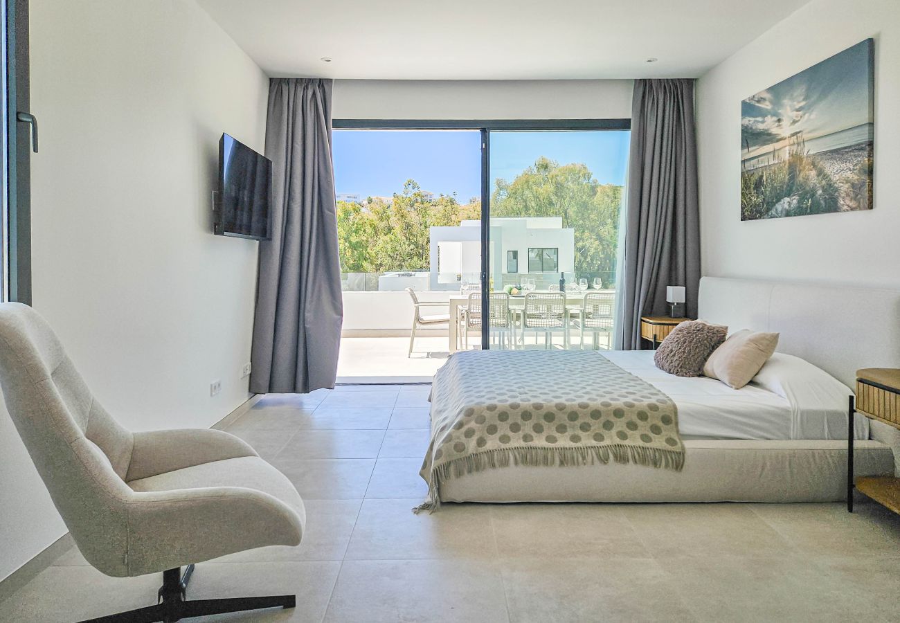 Villa en La Cala de Mijas - Nueva villa de cuatro dormitorios con piscina privada.