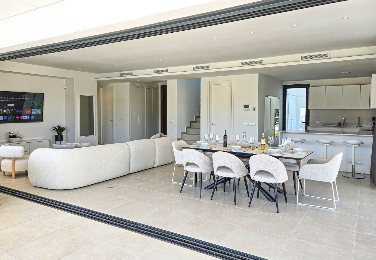 Villa en La Cala de Mijas - Nueva villa de cuatro dormitorios con piscina privada.