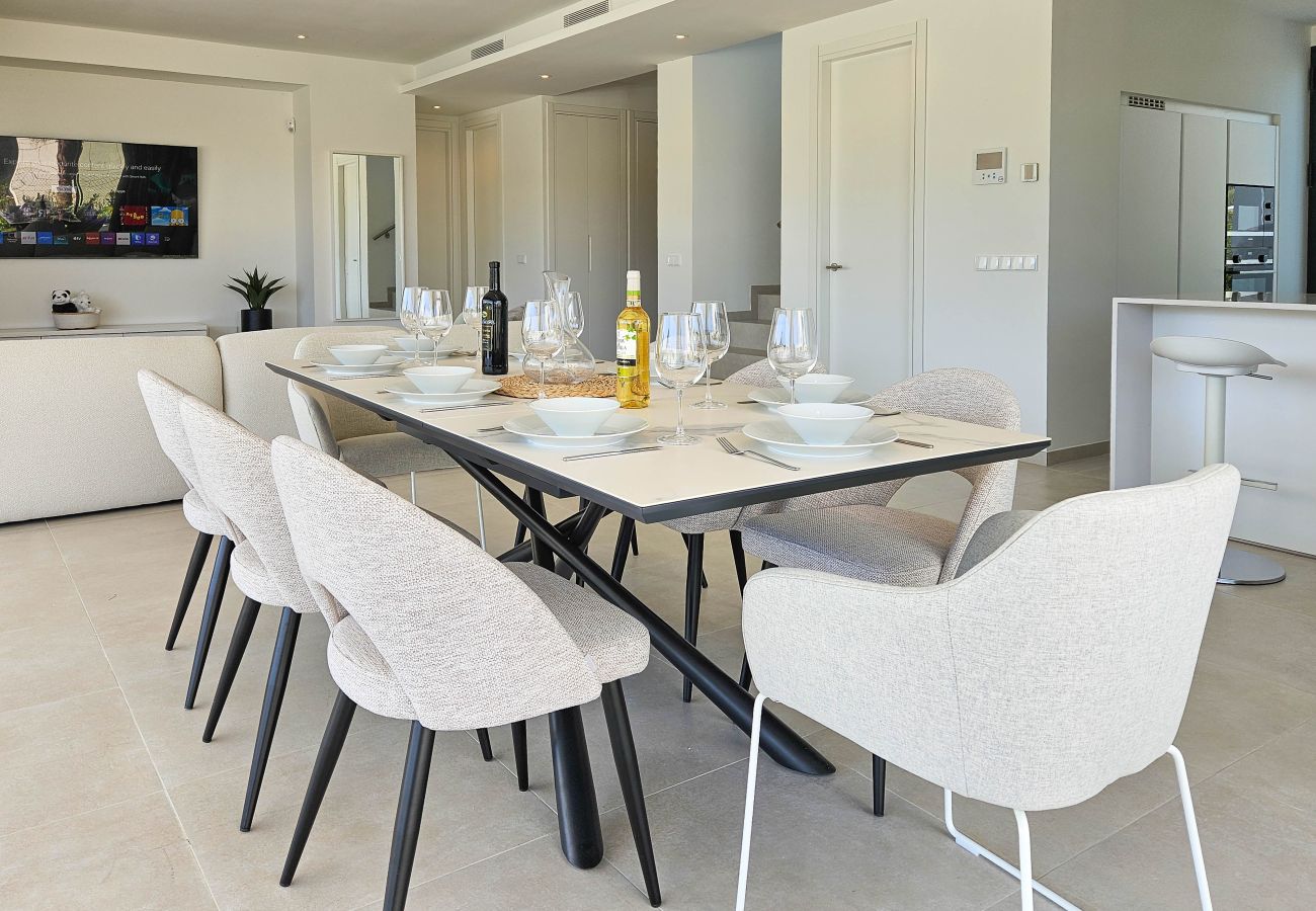 Villa en La Cala de Mijas - Nueva villa de cuatro dormitorios con piscina privada.