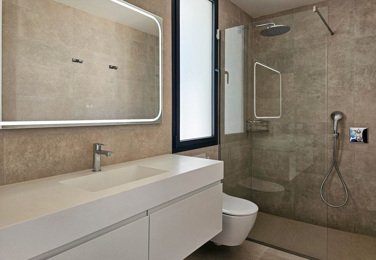 Villa en La Cala de Mijas - Nueva villa de cuatro dormitorios con piscina privada.